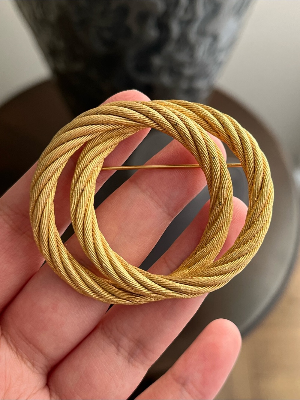 Authentic Vintage Dior Classic Double Knot Braided Rope Round Gold Brooch Pin